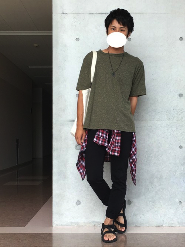 メンズ チェックシャツのコーデ選と着こなし方法