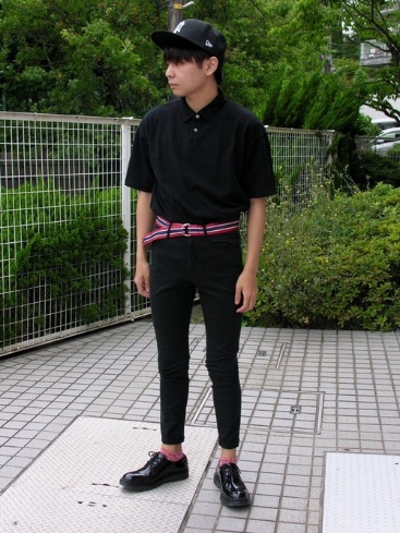 黒ポロシャツ　コーデ