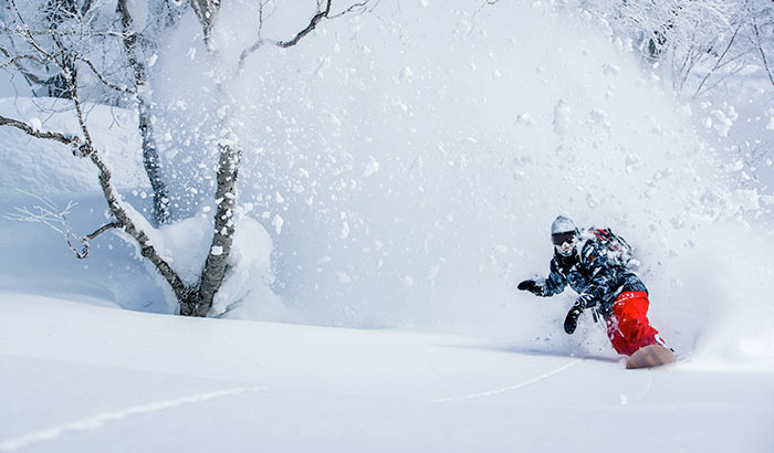 雪山でもキメろ オシャレでカッコいいおすすめのスノボウェア10選