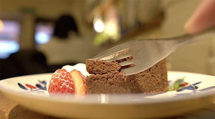 凸凹キッチン　チョコレートケーキ