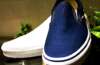 ネイビースニーカー